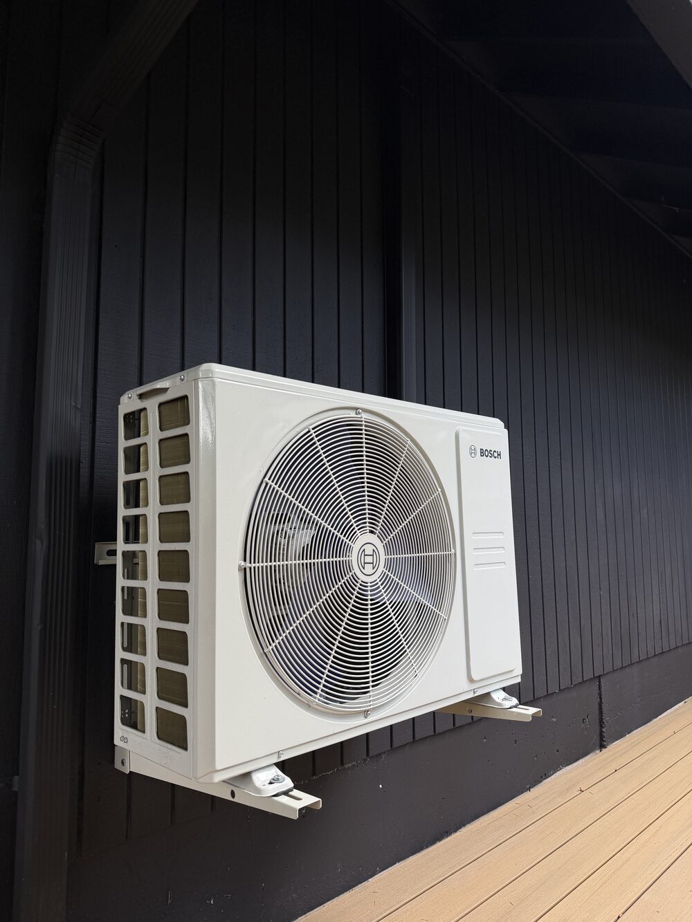 Outdoor condenser installed by Northwest Thermal Solutions